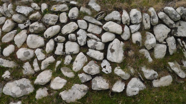 Steinmauer auf Dursey